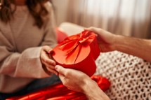 Make Her Smile: Thoughtful Love Gifts She’ll Cherish Forever